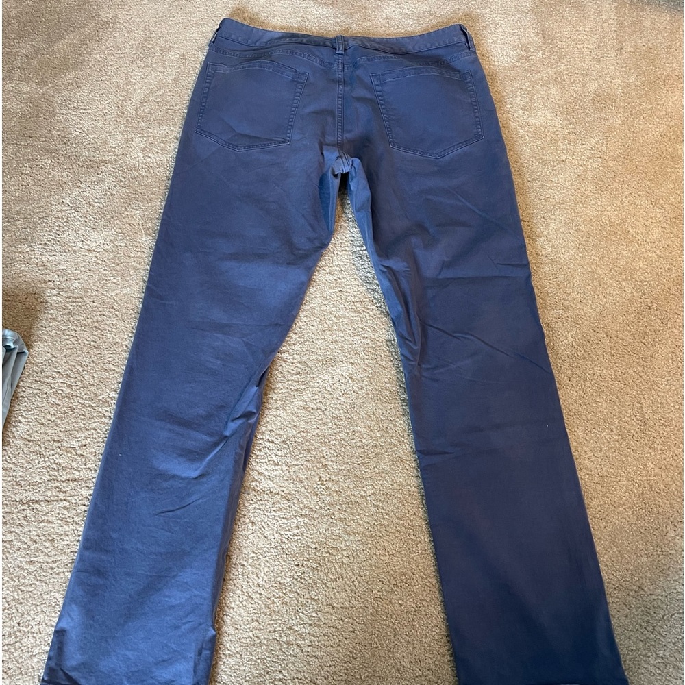 Vineyard Vines 34-32 blue pants